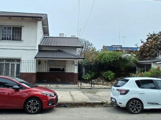 Venta de espectacular Casa 3 ambientes en Lanús
