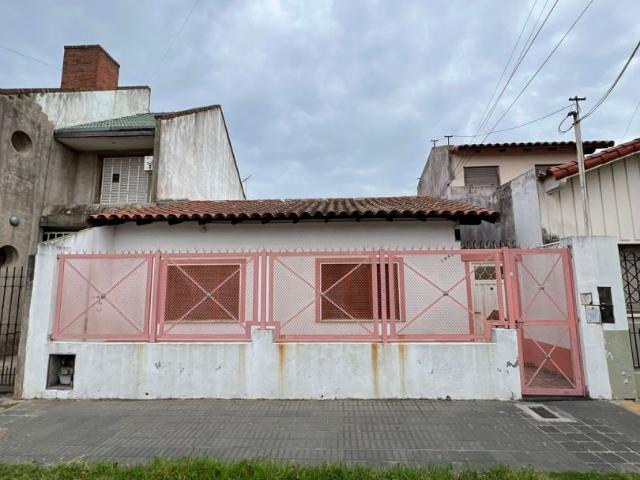 Venta de espectacular Casa 3 ambientes en Lanús Remedios de Escalada