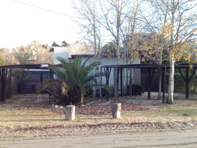 Venta de espectacular Casa 3 ambientes en Las Gaviotas