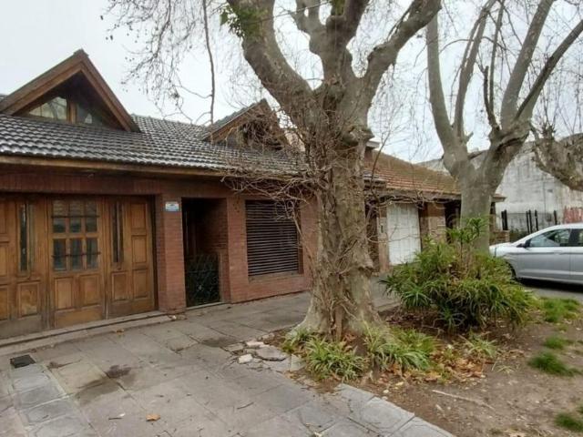 Venta de espectacular Casa 3 ambientes en Lomas de Zamora