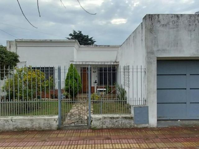 Venta de espectacular Casa 3 ambientes en Lomas de Zamora