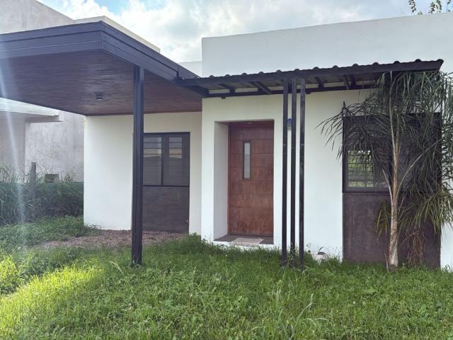 Venta de espectacular Casa 3 ambientes en Los Nogales