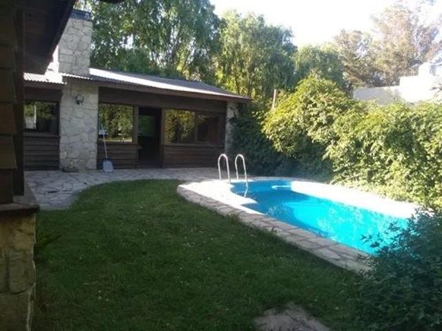 Venta de espectacular Casa 3 ambientes en Mar del Plata Los Acantilados
