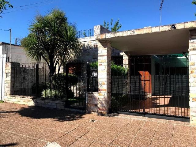 Venta de espectacular Casa 3 ambientes en Morón