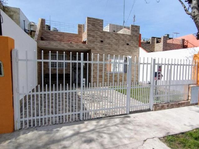 Venta de espectacular Casa 3 ambientes en Morón