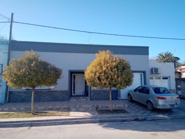 Venta de espectacular Casa 3 ambientes en Olavarría Hinojo