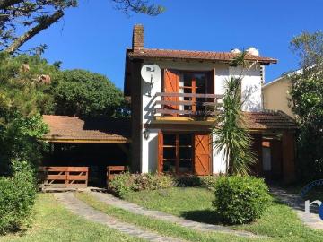 Venta de espectacular Casa 3 ambientes en Pinamar