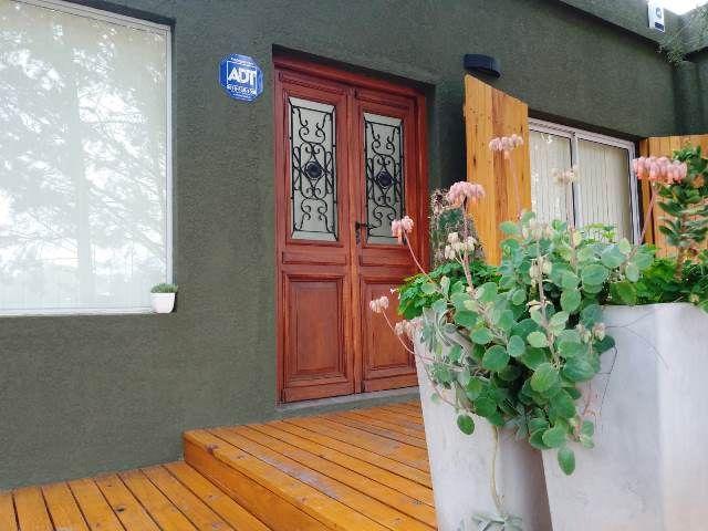 Venta de espectacular Casa 3 ambientes en Potrero de los Funes