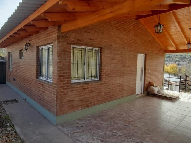 Venta de espectacular Casa 3 ambientes en Potrero de los Funes