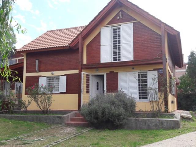 Venta de espectacular Casa 3 ambientes en Potrero de los Funes