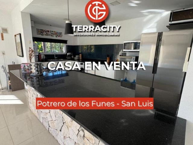 Venta de espectacular Casa 3 ambientes en Potrero de los Funes