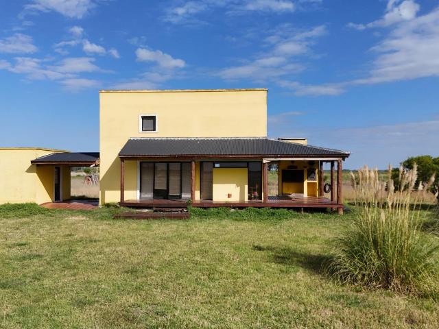 Venta de espectacular Casa 3 ambientes en Punta Indio