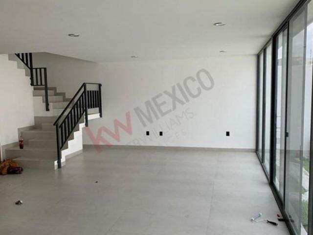 Venta de espectacular casa en la Vista en fraccionamiento esclusivo