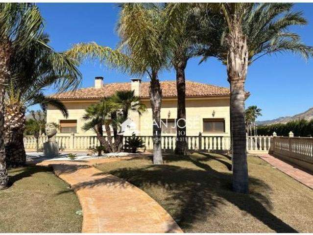 VENTA DE ESPECTACULAR CHALET DE LUJO EN ASPE, ZONA CARRETERA DE HONDON