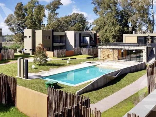 Venta de espectacular Departamento 3 ambientes en Ezeiza Canning