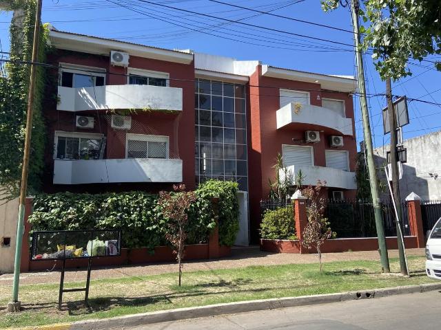 Venta de espectacular Departamento 2 ambientes en Lomas de Zamora Banfield