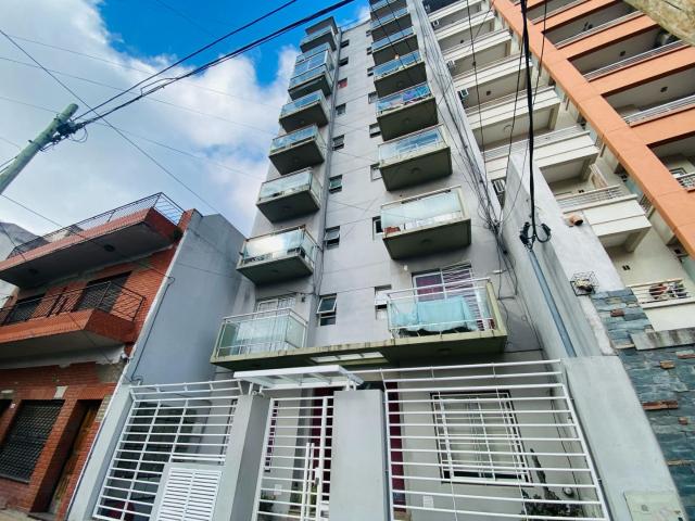 Venta de espectacular Departamento 2 ambientes en Tres De Febrero Caseros