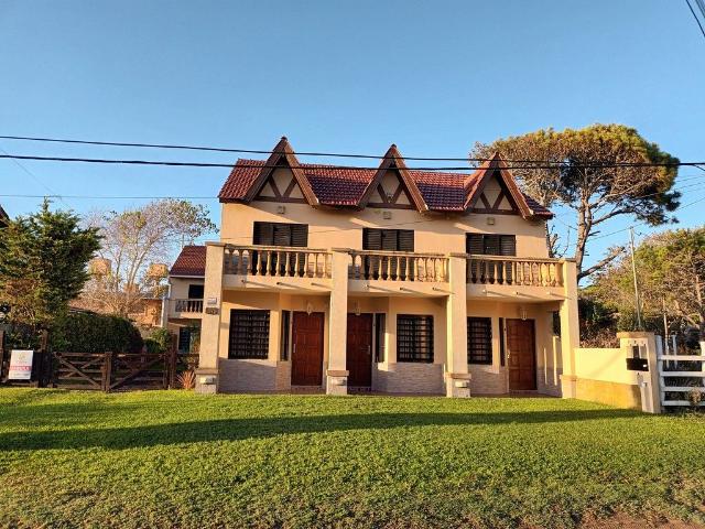 Venta de espectacular Departamento 3 ambientes en Aguas Verdes