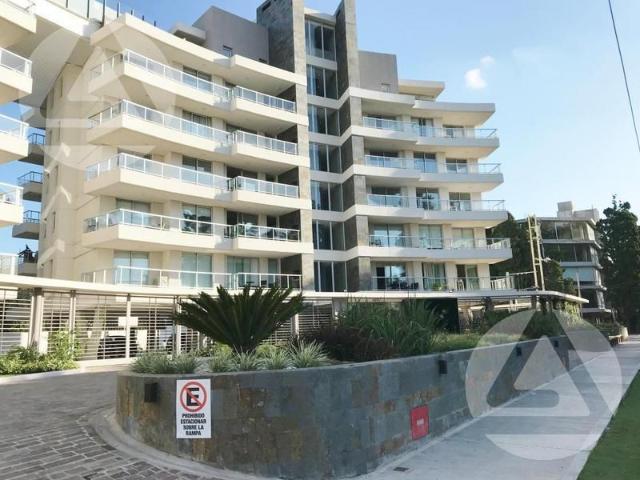 Venta de espectacular Departamento 3 ambientes en Ezeiza Canning