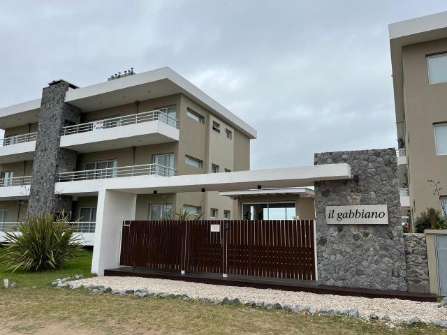 Venta de espectacular Departamento 3 ambientes en Las Gaviotas