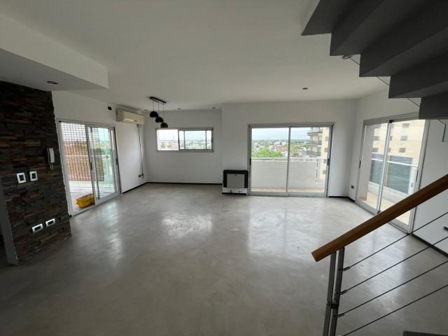 Venta de espectacular Departamento 4 ambientes en Berazategui