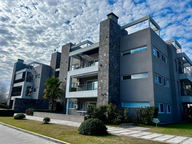 Venta de espectacular Departamento 4 ambientes en Brandsen