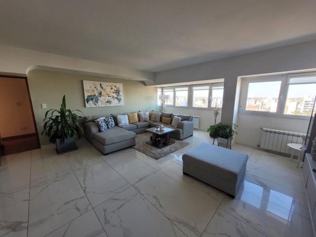 Venta de espectacular Departamento 4 ambientes en Cipolletti