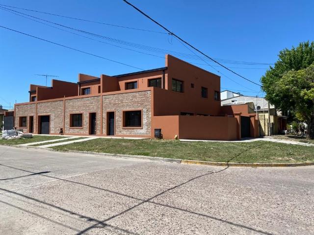 Venta de espectacular Departamento 4 ambientes en General Paz Ranchos