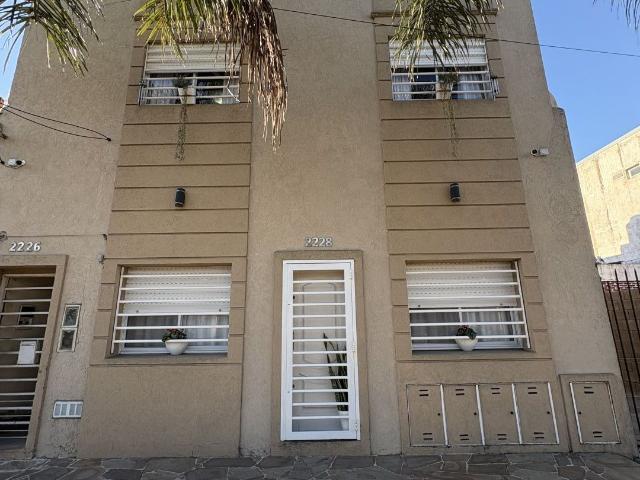 Venta de espectacular Departamento 4 ambientes en Lanús Lanús Este
