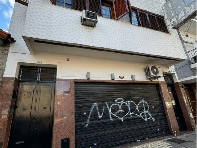 Venta de espectacular Departamento 4 ambientes en Lanús