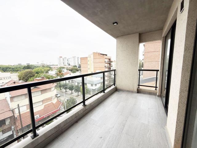 Venta de espectacular Departamento 4 ambientes en Tres De Febrero Saenz Peña