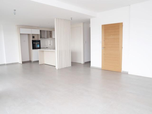 Venta de espectacular Departamento 4 ambientes en Tres De Febrero Saenz Peña