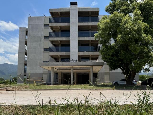 Venta de espectacular Departamento 4 ambientes en Yerba Buena