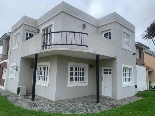 Venta de espectacular Departamento 5 o mas ambientes en Balcarce