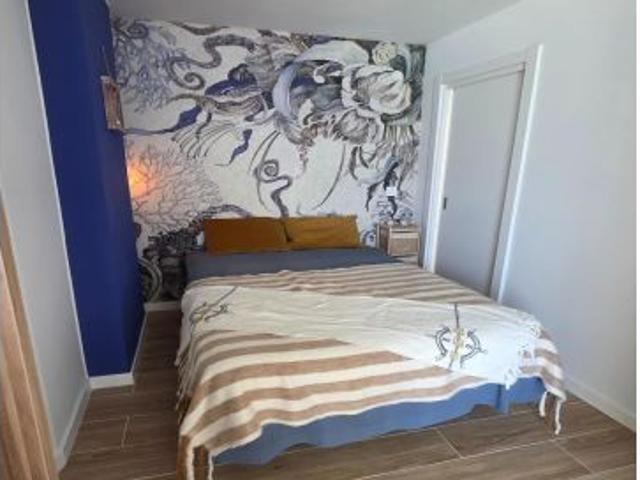 Venta de estudio en mesa del mar