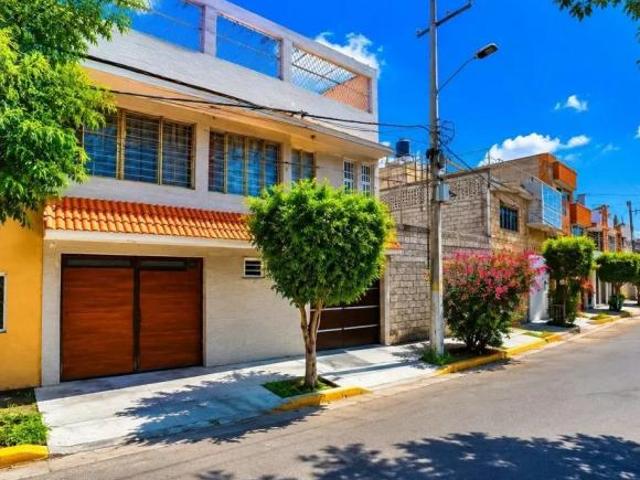Venta de Excelente casa Azucena Colonia Tamaulipas Ciudad Nezahualcóyotl AARR