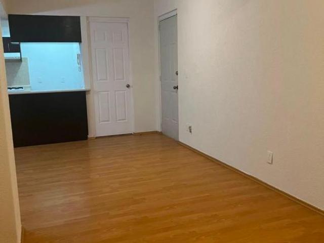 Venta de Excelente Depto. 2 Rec 1 Baño 1 Auto Col. Carola