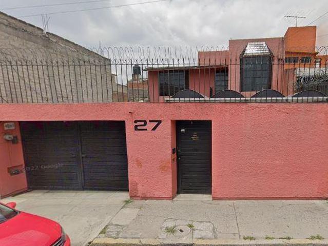 Venta de excelente y amplia casa de dos niveles