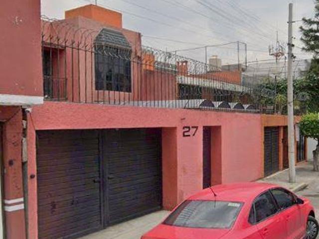 Venta de excelente y amplia casa de dos niveles
