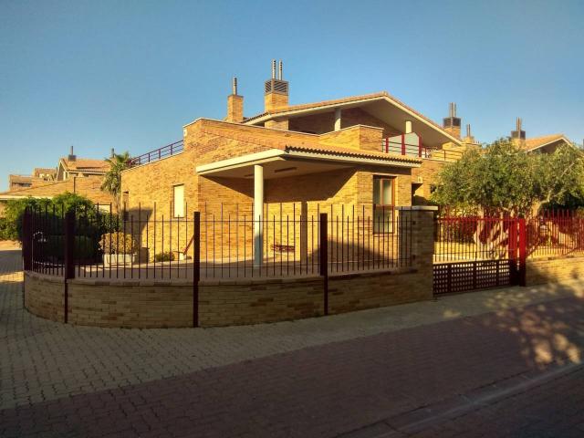 Venta de exclusivo chalet en Montecanal Urb. Parque del Sur