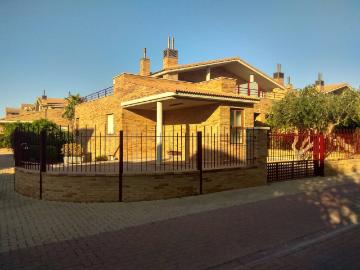 Venta de exclusivo chalet en Montecanal Urb. Parque del Sur