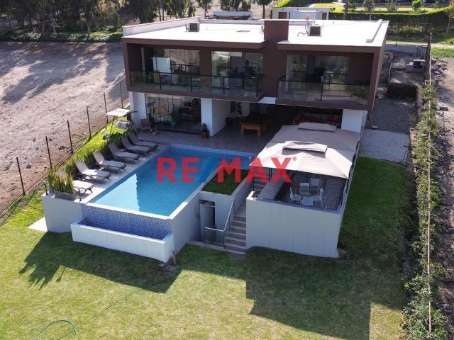 Venta De Exclusiva Casa En Condominio Rio Del Sol Cieneguilla