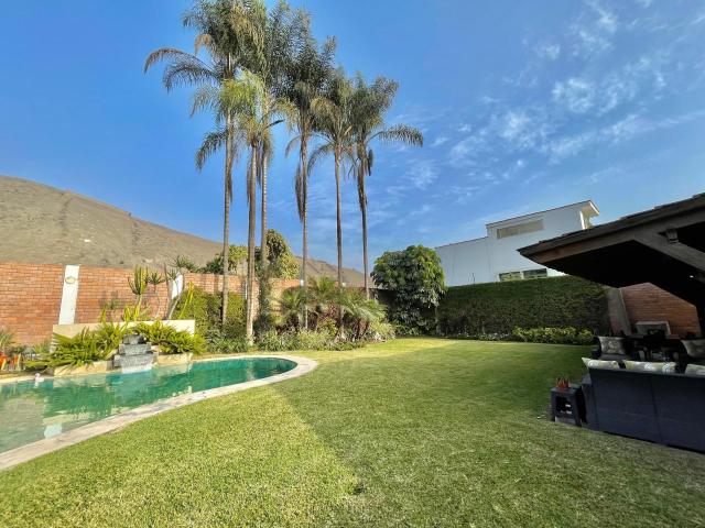 VENTA DE EXCLUSIVA CASA EN LA PLANICIE LA MOLINA