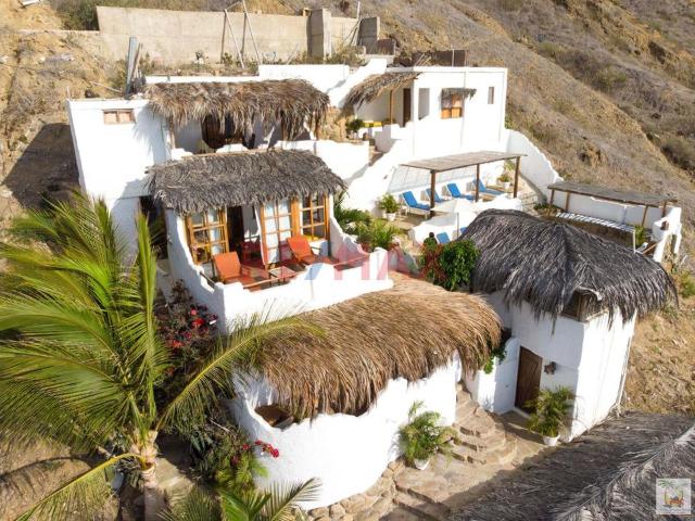 Venta De Exclusiva Casa En Playa Con Piscina Y Vista Al Mar – Balneario De Punta Sal
