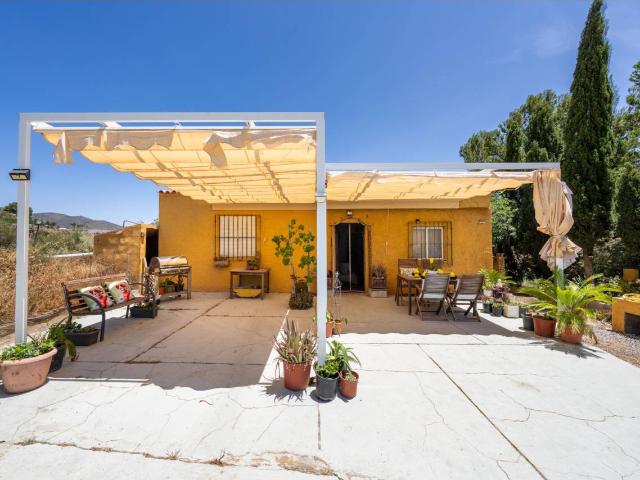 Venta de finca con cortijo en Félix