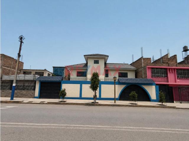 Venta De Gran Casa Como Terreno En El Centro De Huancayo