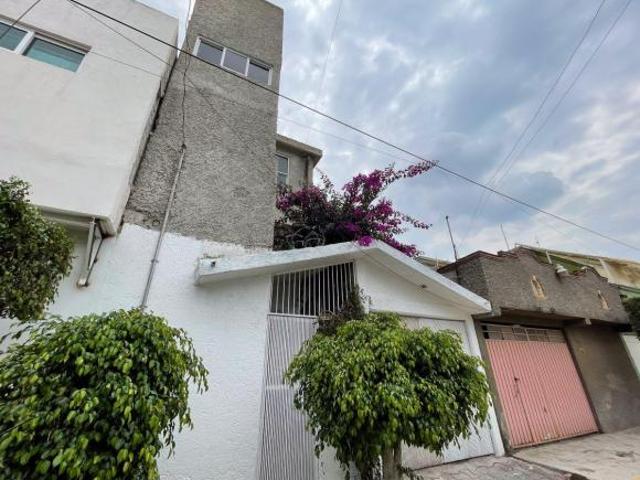 VENTA DE GRANDE CASA EN JARDINES DE MORELOS, ECATEPEC DE MORELOS, EDO DE MEX. solo recursos propios