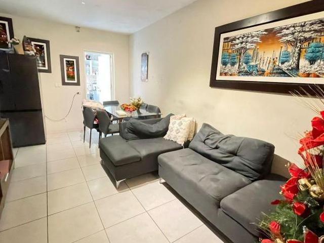 Venta de hermosa acogedora casa en miraflores