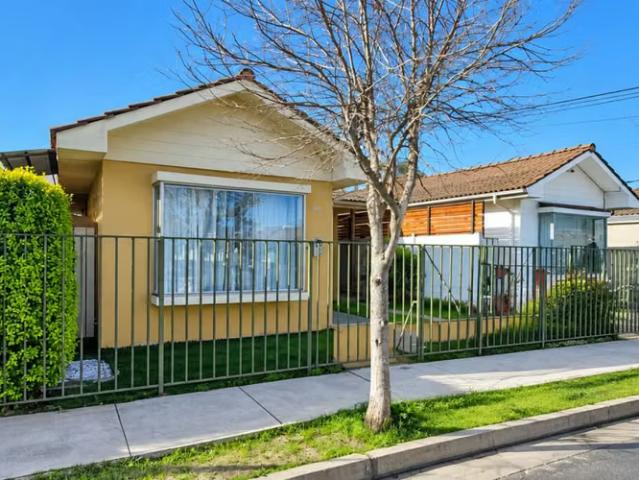 Venta de hermosa casa 3 dormitorios, en paradero 16 La Cruz, Quillota. 120 M$. 3 dormitorios por 120000. 00 en La Cruz