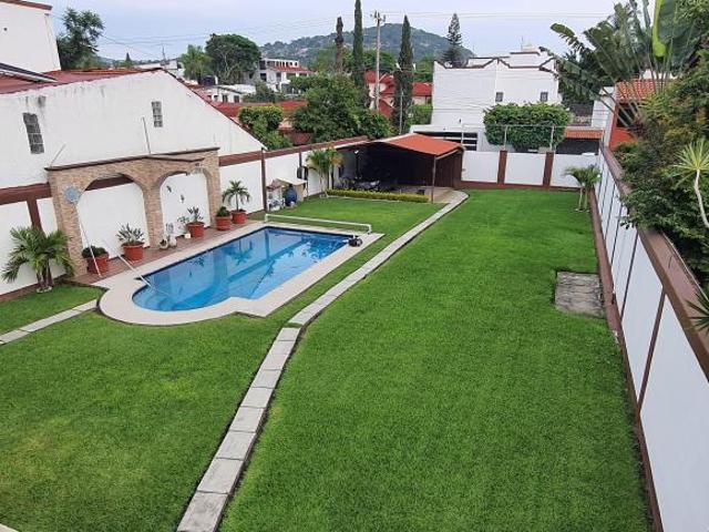 Venta de Hermosa casa con alberca en el fraccionamiento las fincas